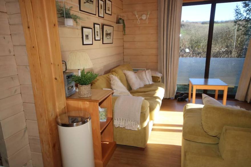 Hartland Hideaway Lodge - Comfort, Peace & Spacious Lodge in North Devon