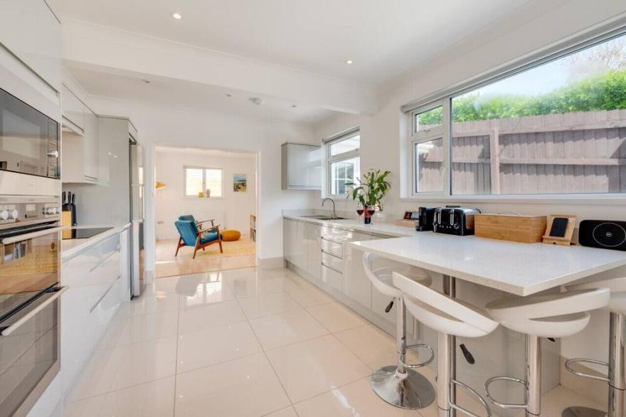 Bellacombe - Five Bedroom House, Sleeps 8