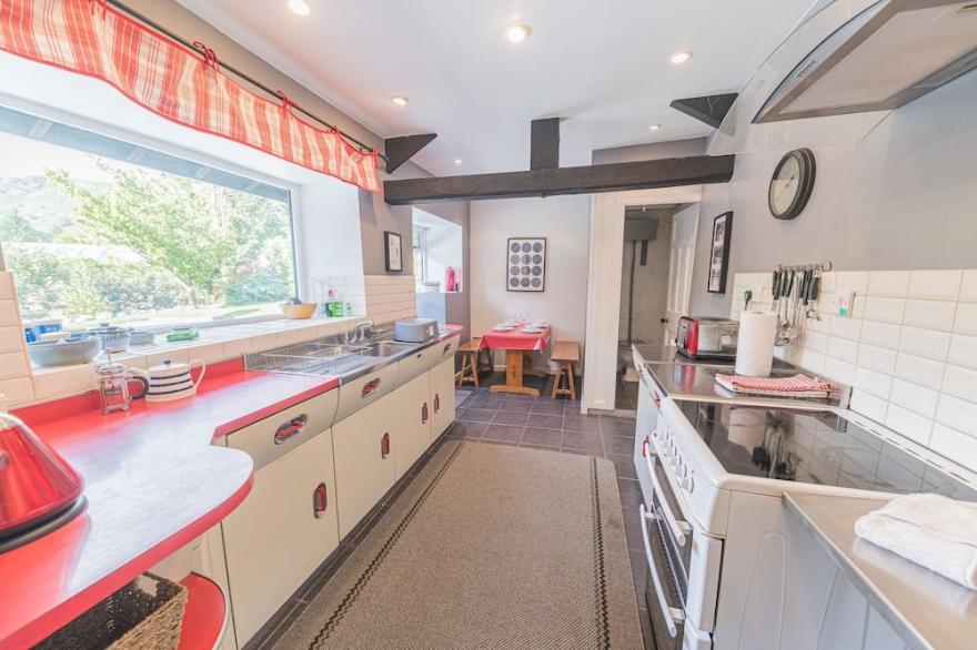 Sleep 6, 3 bedroom Lake District Cottage, close to village, lake and beautiful walks