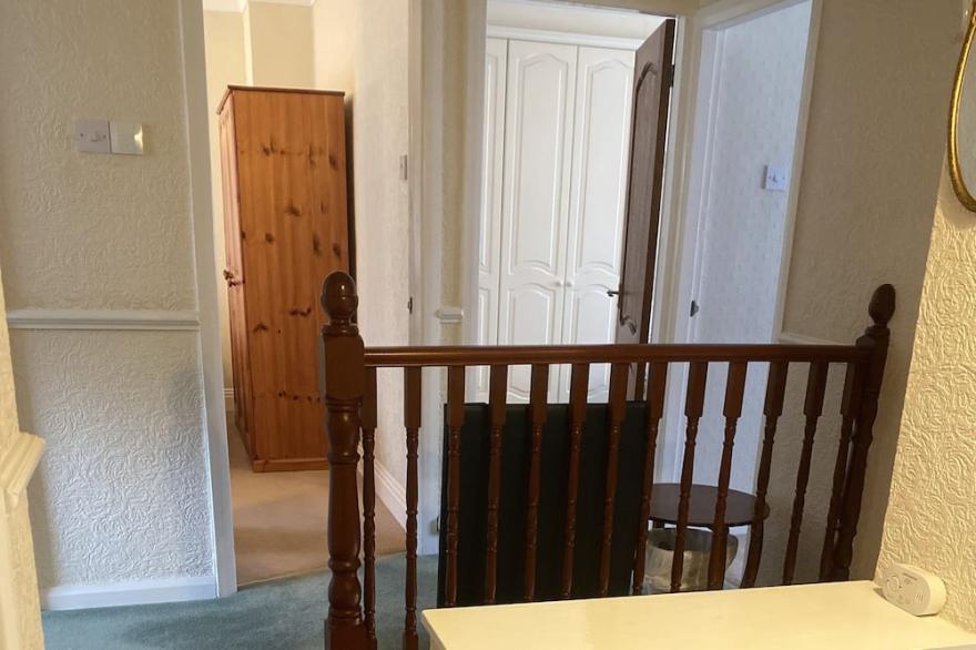 BexleyhealthTown Centre 5 Bedroom Luxurious Home