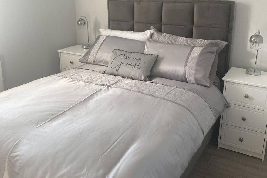 Modern 3-Bed Apartment in Magherafelt Sleeps 8