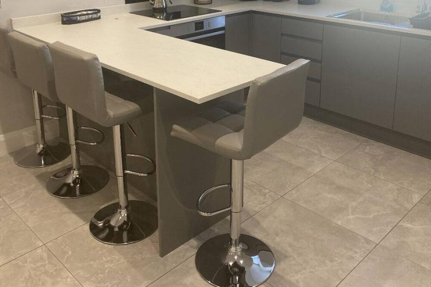 Modern 3-Bed Apartment in Magherafelt Sleeps 8