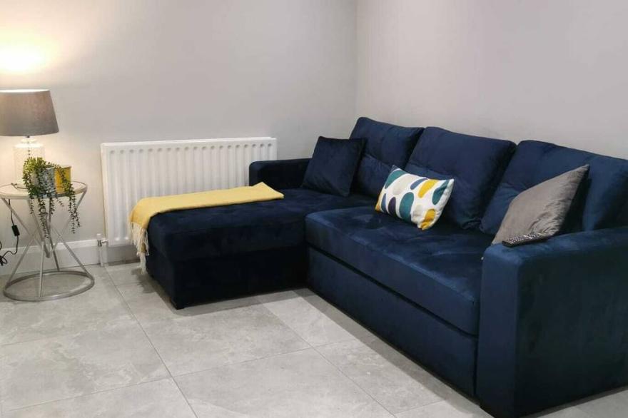 Modern 3-Bed Apartment in Magherafelt Sleeps 8