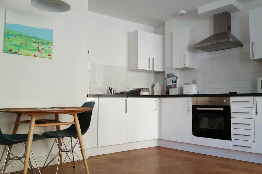 NEW cosy 1 Bed Apartment moments from Waterloo and Southwark