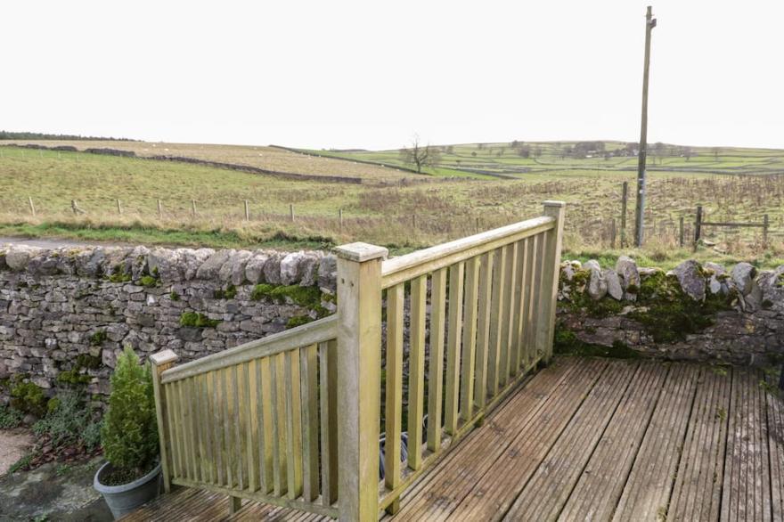 THE COW HOUSE, romantic, character holiday cottage in Shap