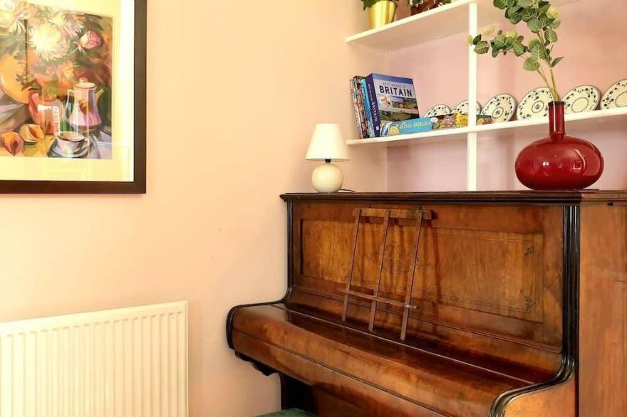 Sleeps 7 with views of Cardiff Bay
