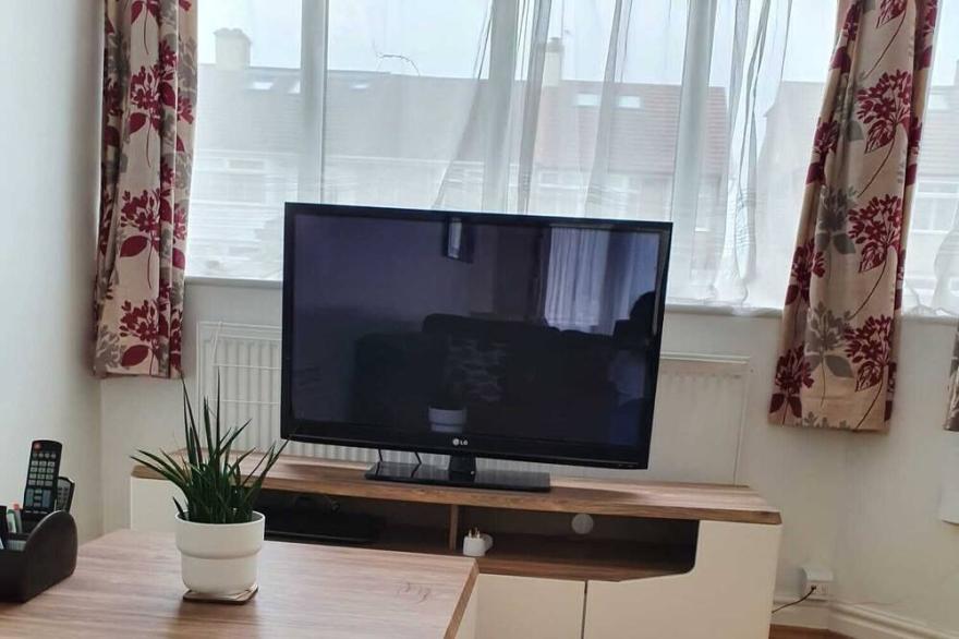 ENTIRE 3 BEDROOMS HOUSE TO YOURSELF,FREE PARKING.