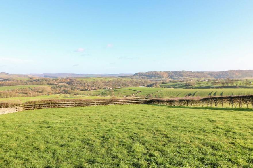 LOWER COWDEN FARM, pet friendly, with a garden in Bakewell