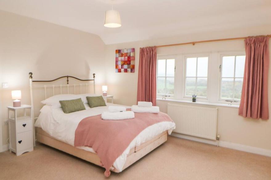 LOWER COWDEN FARM, pet friendly, with a garden in Bakewell
