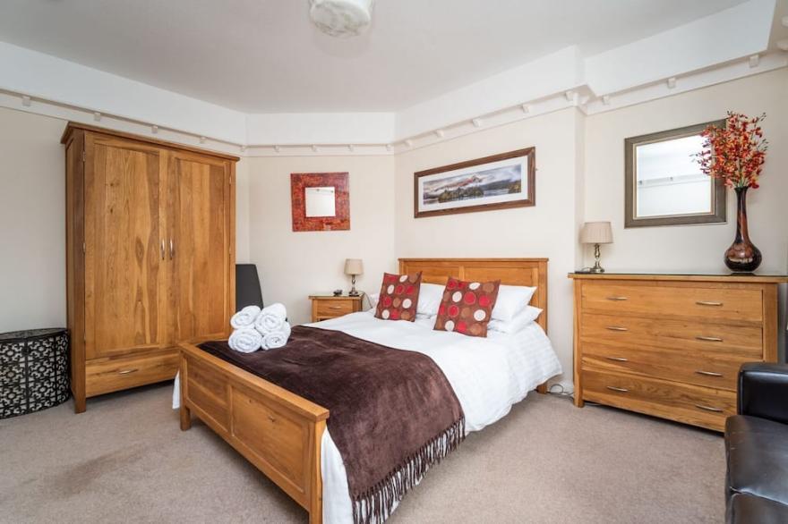 The Ridgeway -  an apartment that sleeps 4 guests  in 2 bedrooms