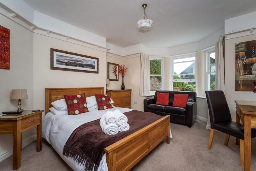 The Ridgeway -  an apartment that sleeps 4 guests  in 2 bedrooms