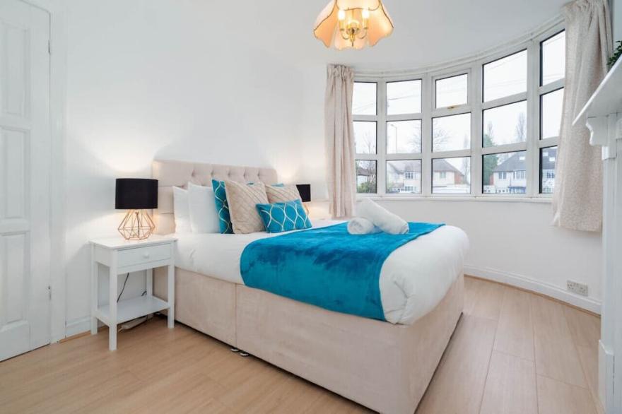 Four Bedroom House - Parking - WIFI
