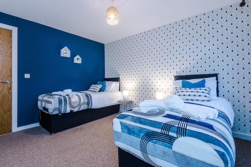 Lovely 2 bed apartment  ✔pool table ✔free parking