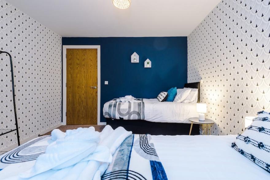 Lovely 2 bed apartment  ✔pool table ✔free parking