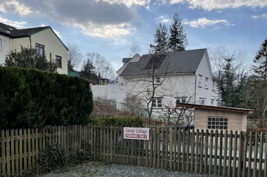 Tawny Cottage -  a cottage that sleeps 4 guests  in 2 bedrooms