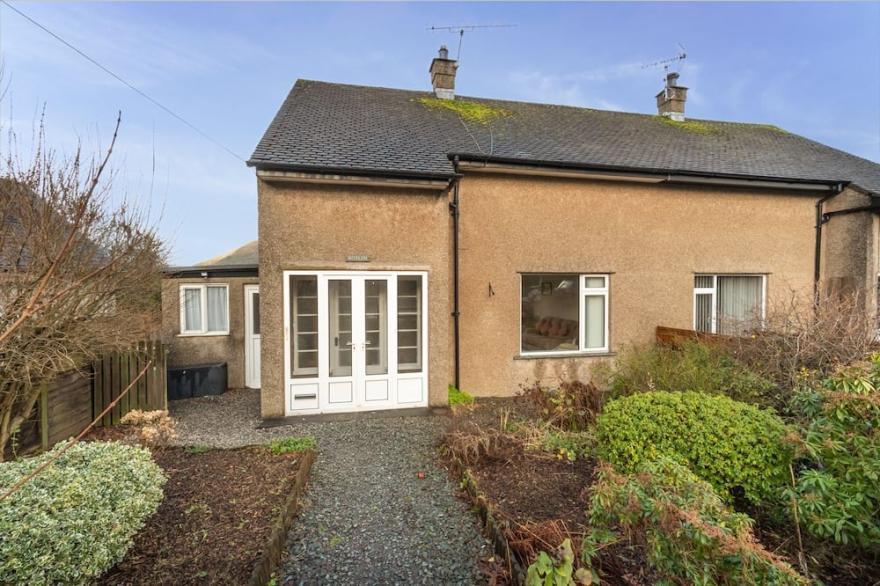 Roslin -  a cottage that sleeps 4 guests  in 2 bedrooms