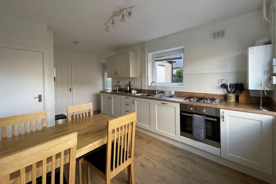 Roslin -  a cottage that sleeps 4 guests  in 2 bedrooms
