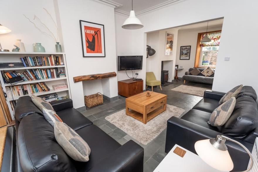 Coleridge Cottage -  a cottage that sleeps 5 guests  in 3 bedrooms