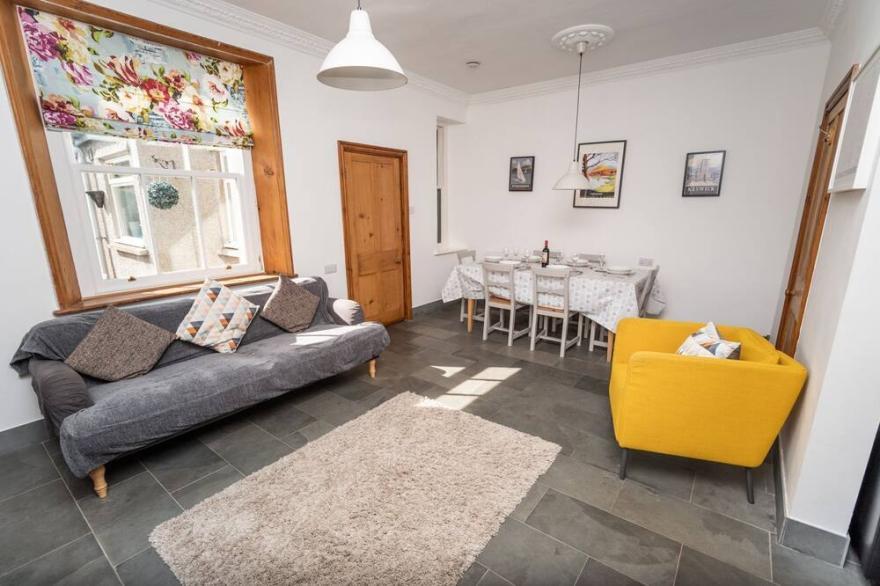 Coleridge Cottage -  a cottage that sleeps 5 guests  in 3 bedrooms