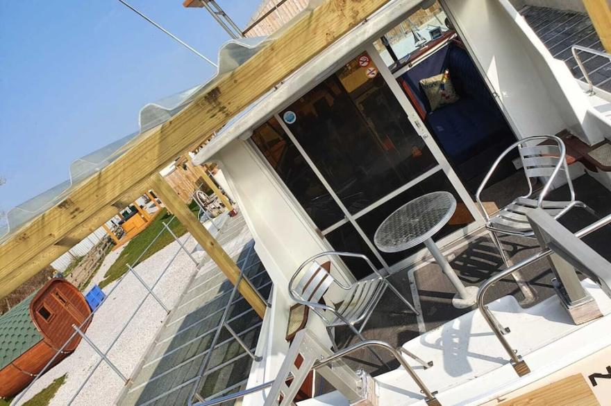 BOAT  with hot tub