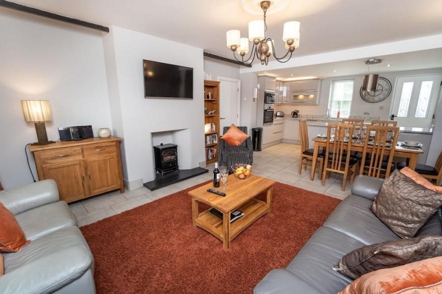 Bridge House Apartment 1 -  an apartment that sleeps 6 guests  in 3 bedrooms