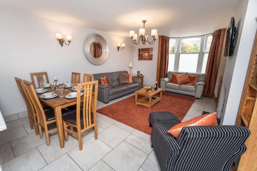Bridge House Apartment 1 -  an apartment that sleeps 6 guests  in 3 bedrooms