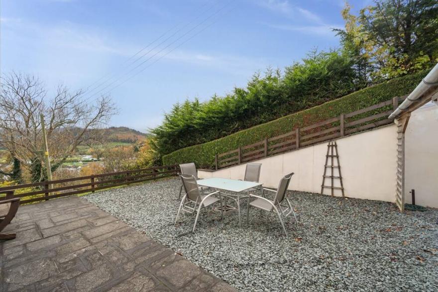 Rock Lynn -  a bungalow that sleeps 4 guests  in 2 bedrooms