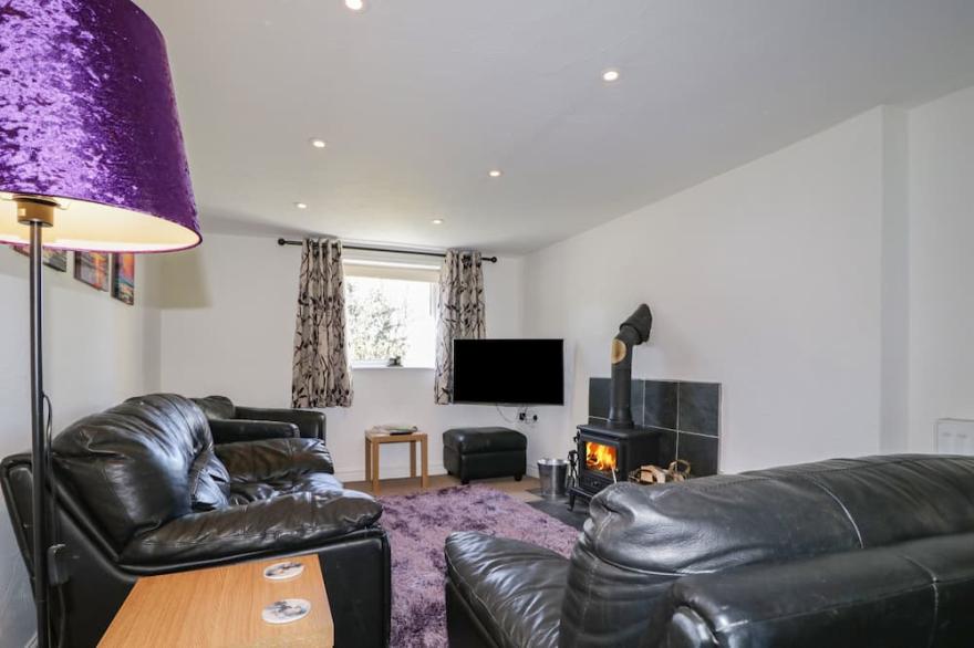 KILN HOW, pet friendly, with open fire in Threlkeld