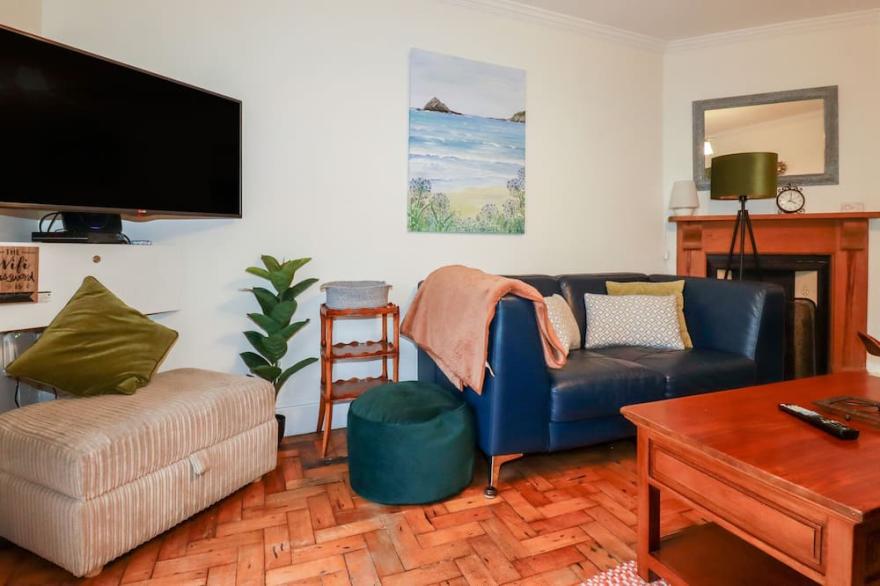 TREVETHEN COTTAGE, pet friendly, with open fire in Crantock