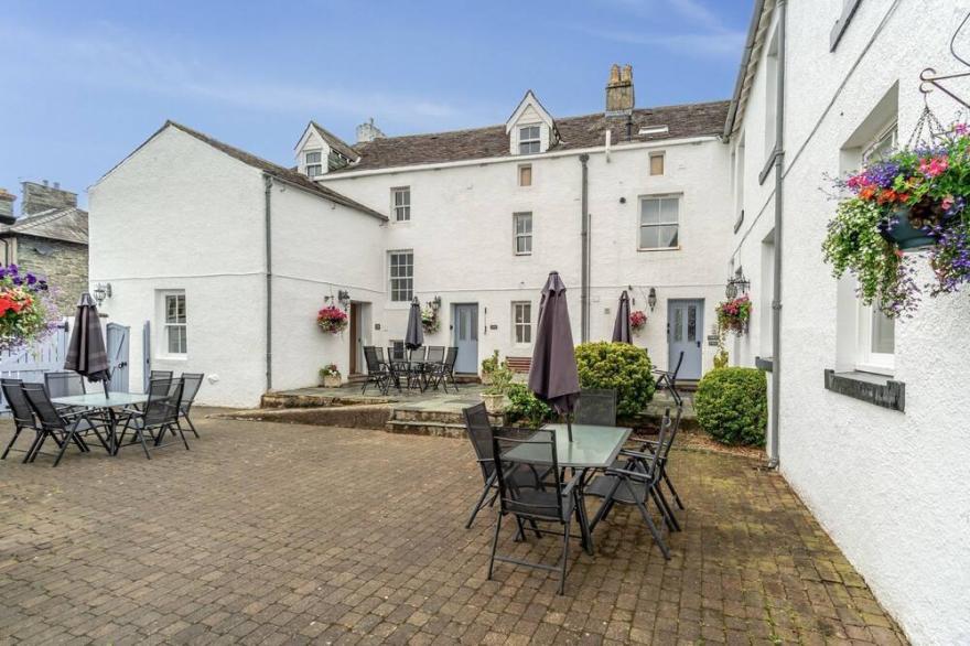 Bridge House Apartment 2 -  an apartment that sleeps 6 guests  in 3 bedrooms