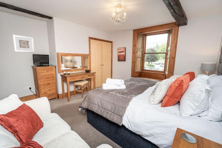 Bridge House Apartment 2 -  an apartment that sleeps 6 guests  in 3 bedrooms