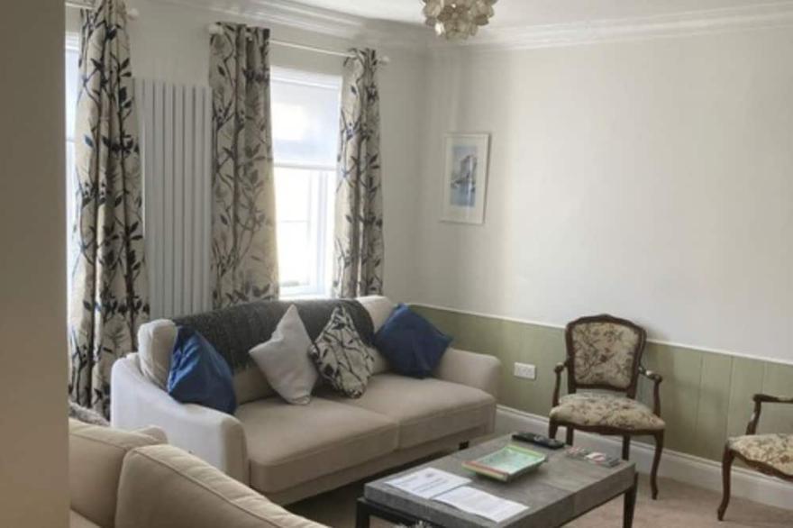 Townhouse Dartmouth sleeps 8