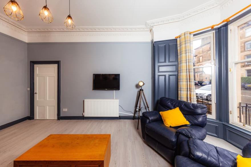 Old Town Apartment near Calton Hill