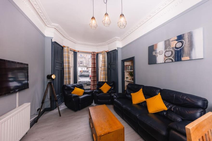 Old Town Apartment near Calton Hill