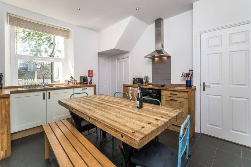 7 The Townhouses -  a house that sleeps 8 guests  in 4 bedrooms