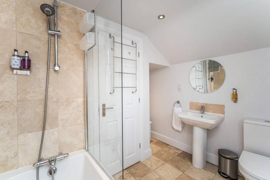 7 The Townhouses -  a house that sleeps 8 guests  in 4 bedrooms