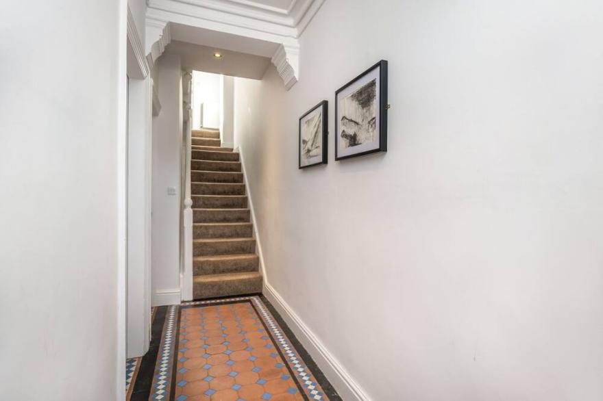 7 The Townhouses -  a house that sleeps 8 guests  in 4 bedrooms
