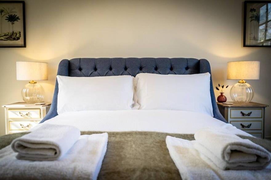5 Precentors Court -  a premium stay that sleeps 6 guests  in 3 bedrooms