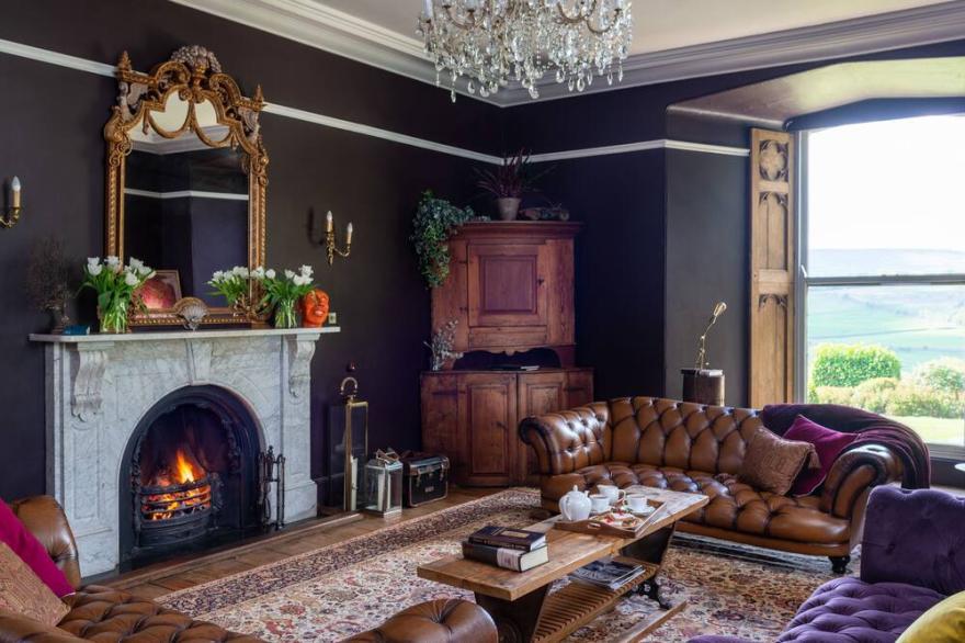 FERNHILL CASTLE, family friendly, luxury holiday cottage in Skipton