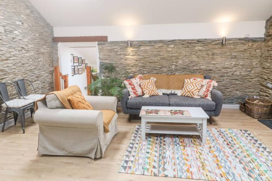WHEEL COTTAGE, pet friendly, character holiday cottage in Pelynt