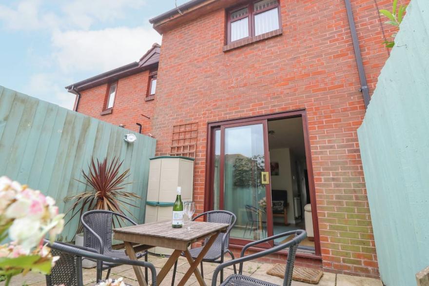 POOLE QUAY COTTAGE, family friendly, country holiday cottage in Poole