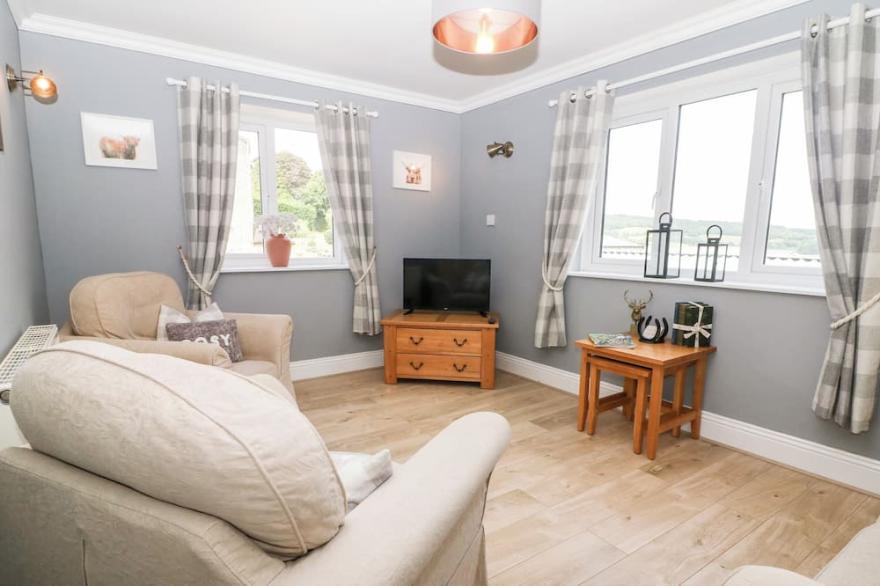 FARM VIEW LODGE, family friendly, with a garden in Painswick
