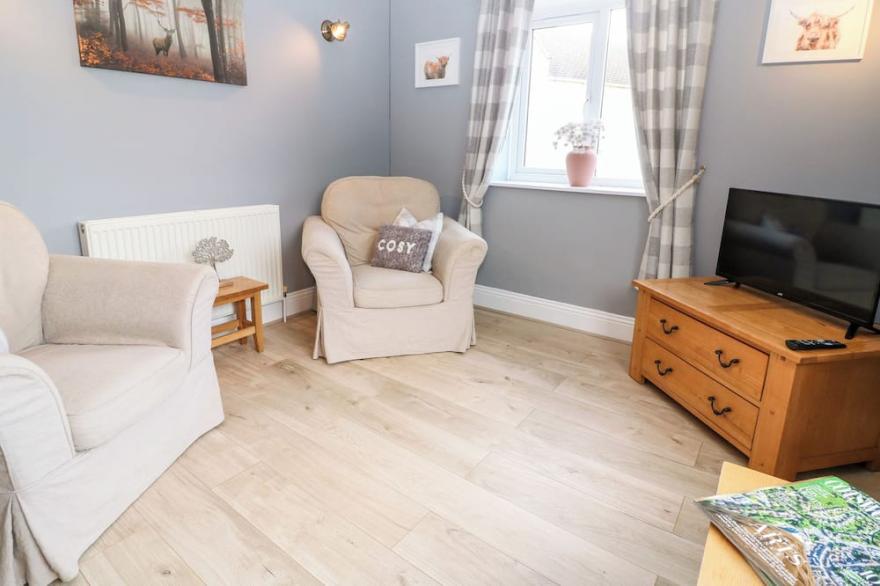 FARM VIEW LODGE, family friendly, with a garden in Painswick