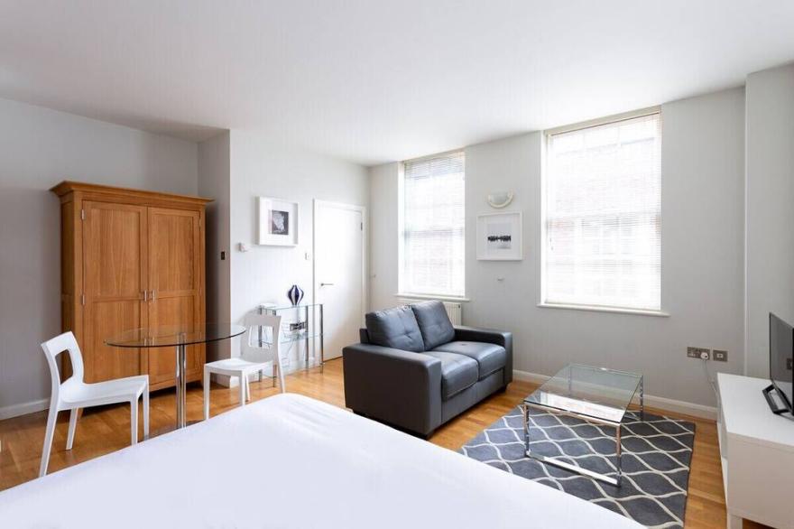 Groveland Court Apartment 4