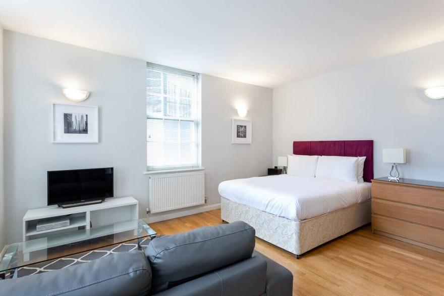 Groveland Court Apartment 4