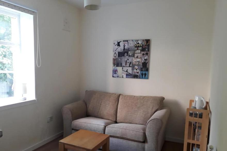 Self-contained annex close to all transport links in Glasgow's West End