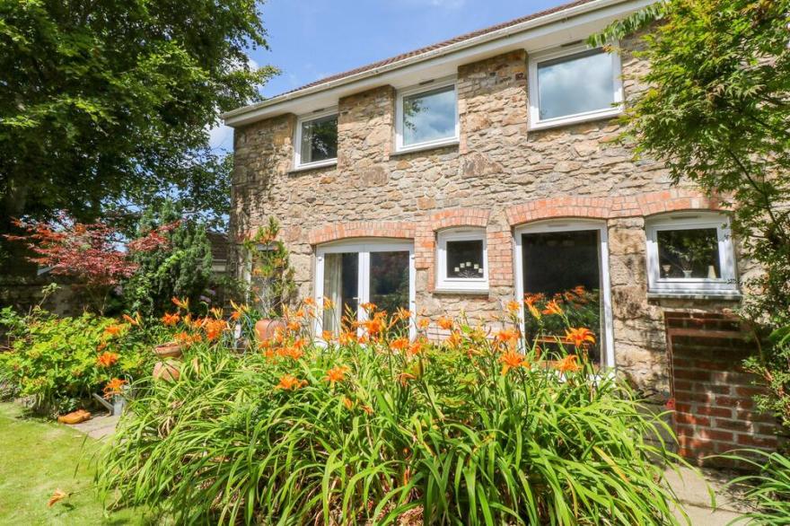 COTH SKYBER, pet friendly, character holiday cottage in Hayle