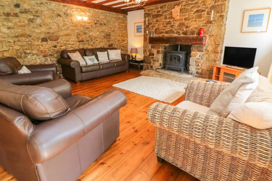 COTH SKYBER, pet friendly, character holiday cottage in Hayle