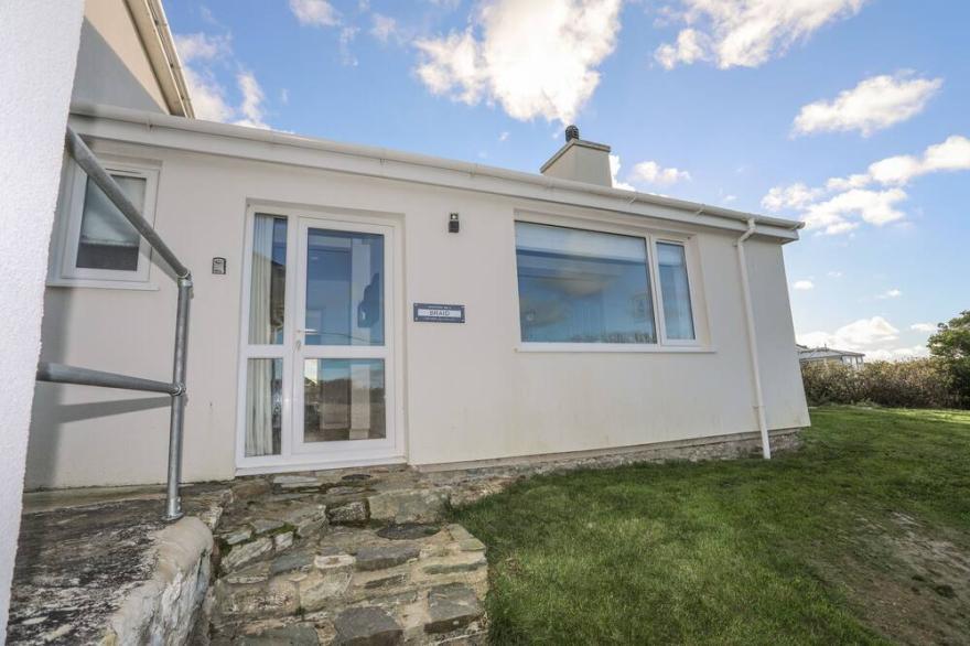 BRAID APARTMENT, pet friendly, with a garden in Trearddur Bay