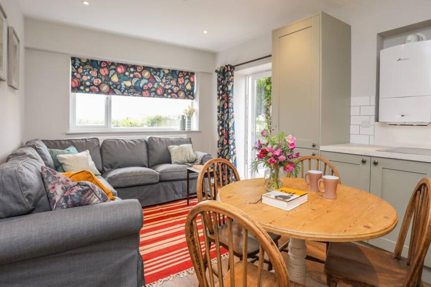 BRAID APARTMENT, pet friendly, with a garden in Trearddur Bay